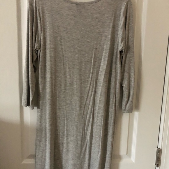 Bobeau Light Gray Heather V-Neck High Low Knotted Front Top Size Small - Picture 7 of 10